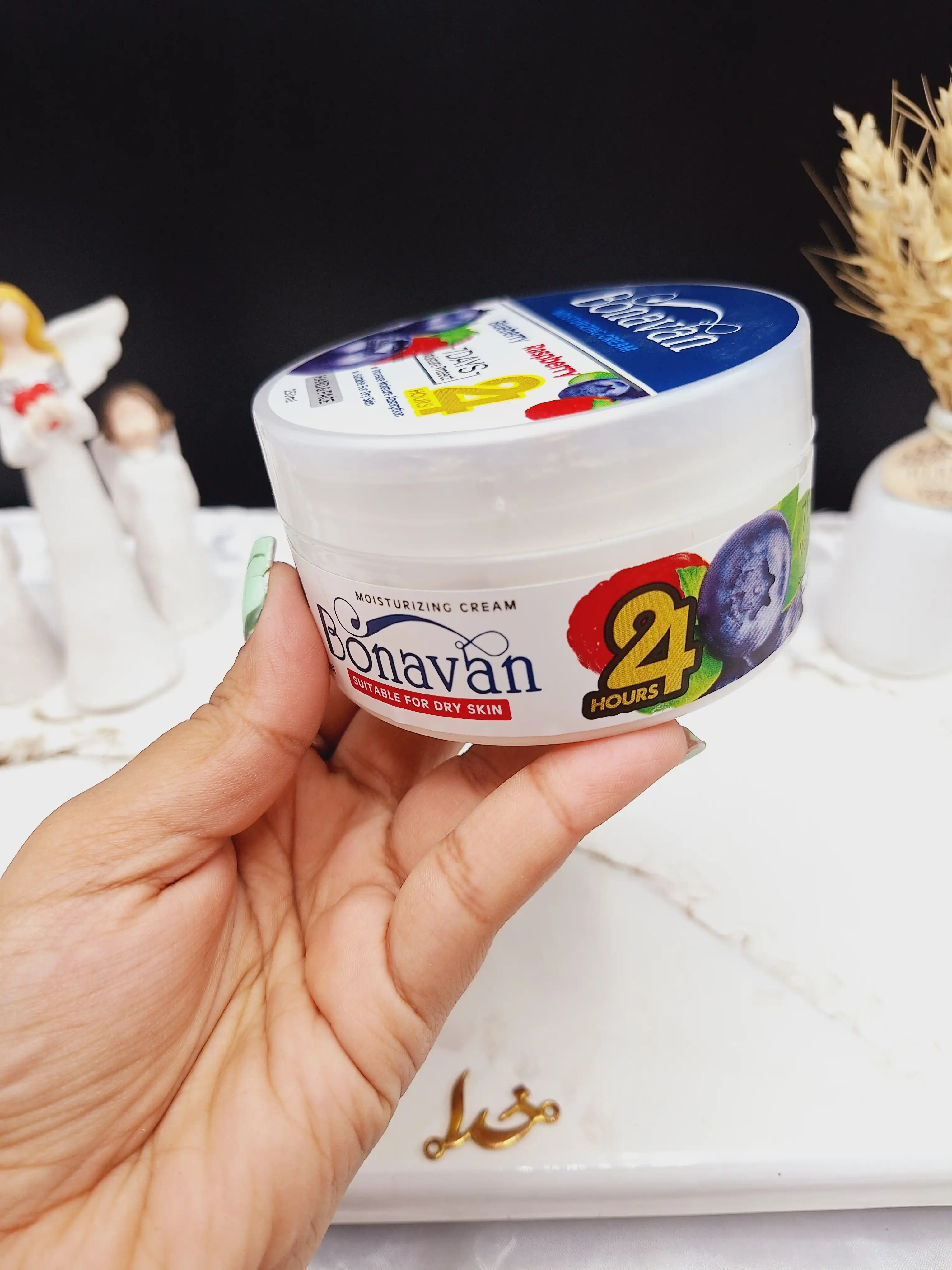 کرم مرطوب کننده کاسه ای دست و صورت رایحه بلوبری و تمشک برند بناوان BONAVAN