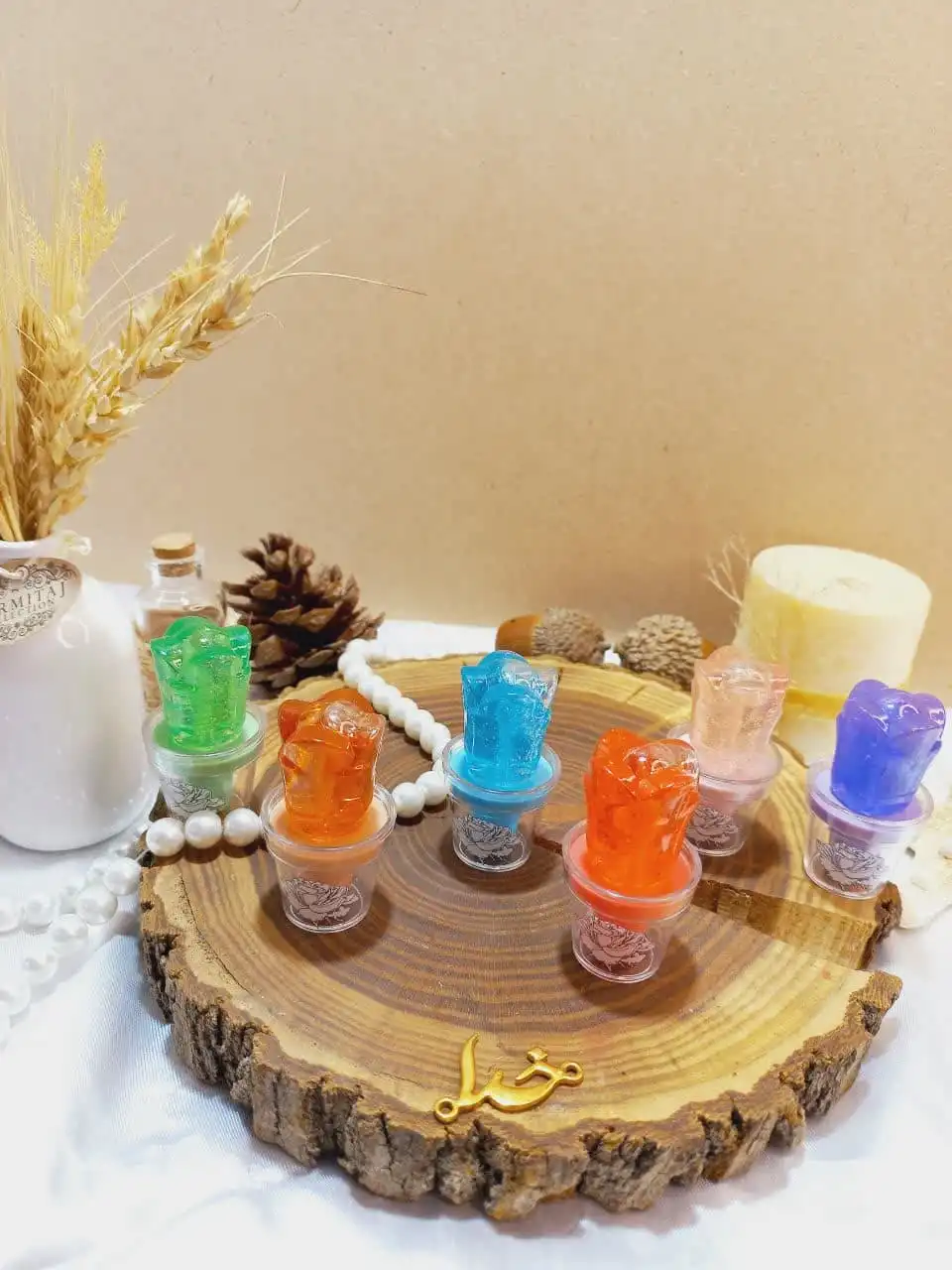 برق لب شاین دار طرح گل وردا بیوتی warda beauty کد WB 2242206 |