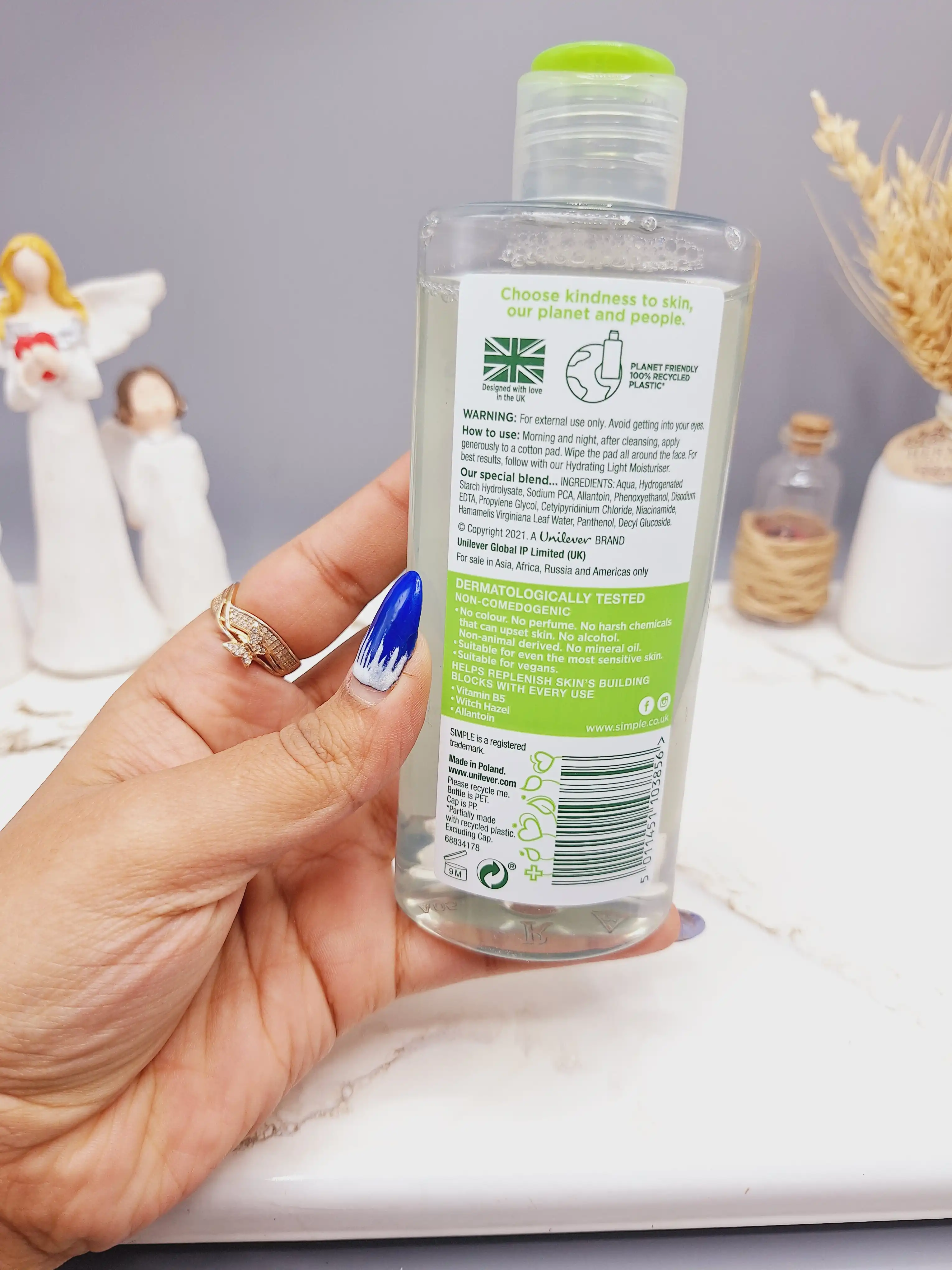 تونر تسکین دهنده و آبرسان سیمپل مدل Soothing Facial Toner مناسب انواع پوست حجم 200 میل اصلی کد 3856