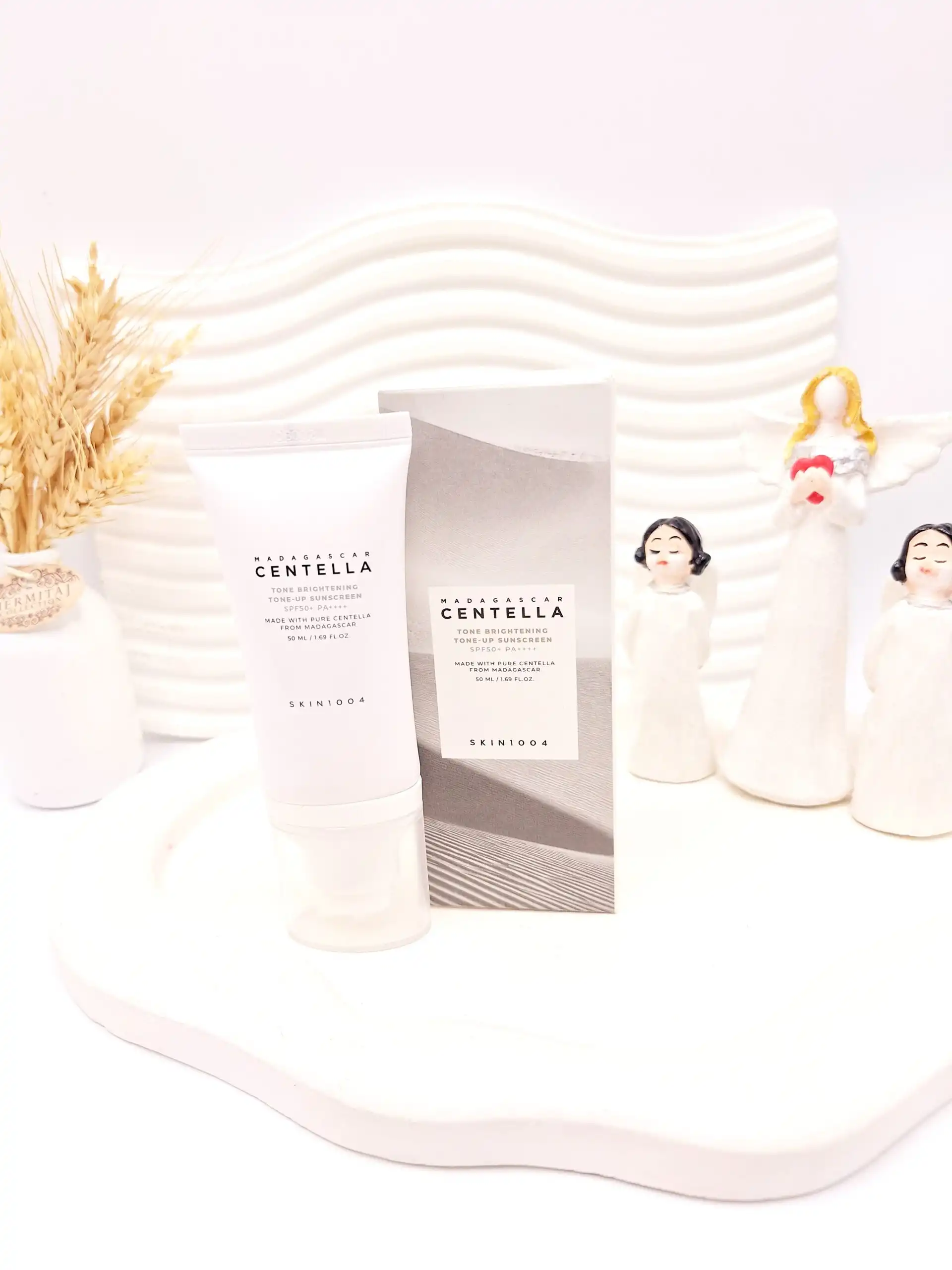 ضد آفتاب روشن کننده سنتلا اسکین های کپی امارات 1004 کد 1622