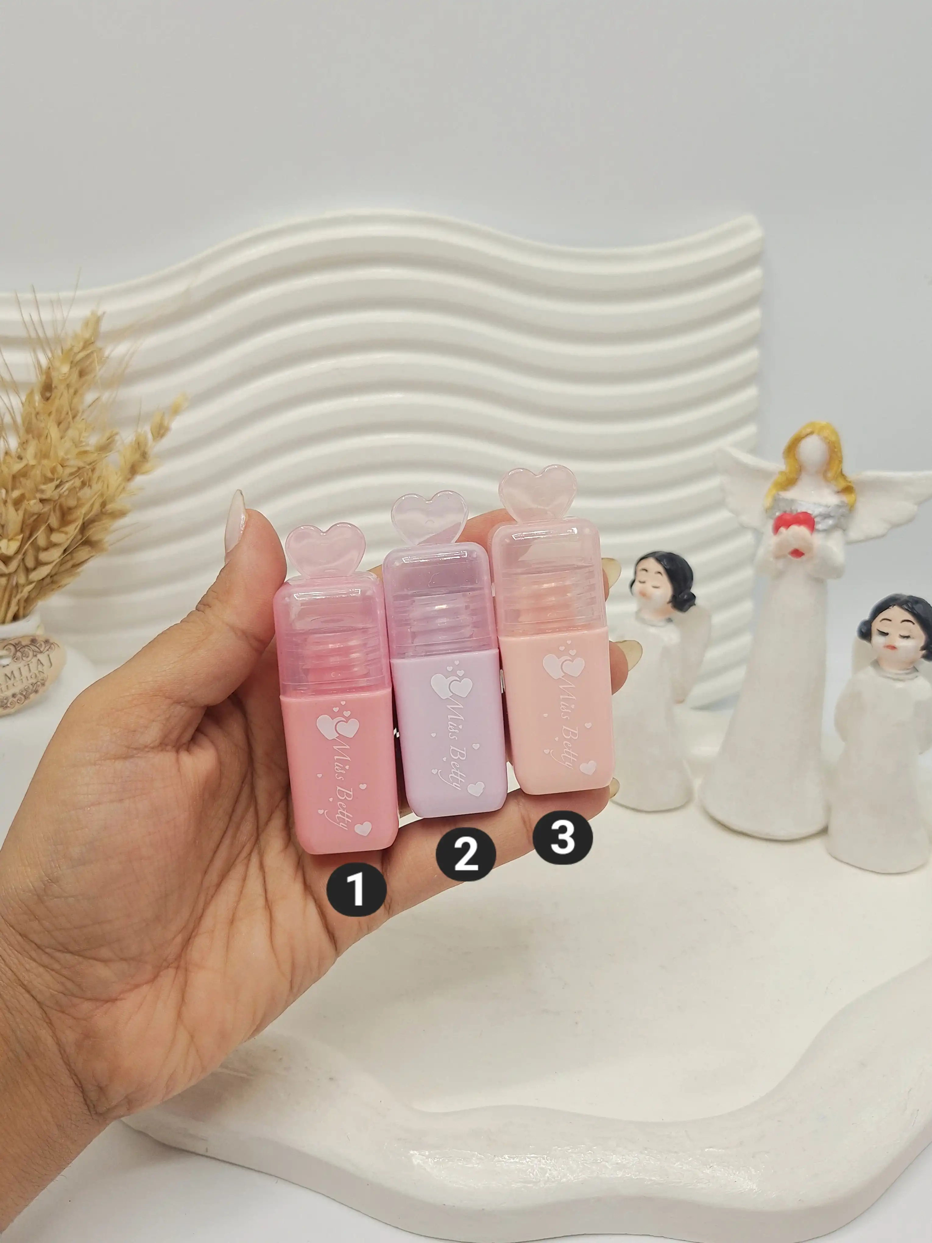 لیپ گلاس شاین 24 ساعته طرح سر قلب برند Miss Betty کد 3847
