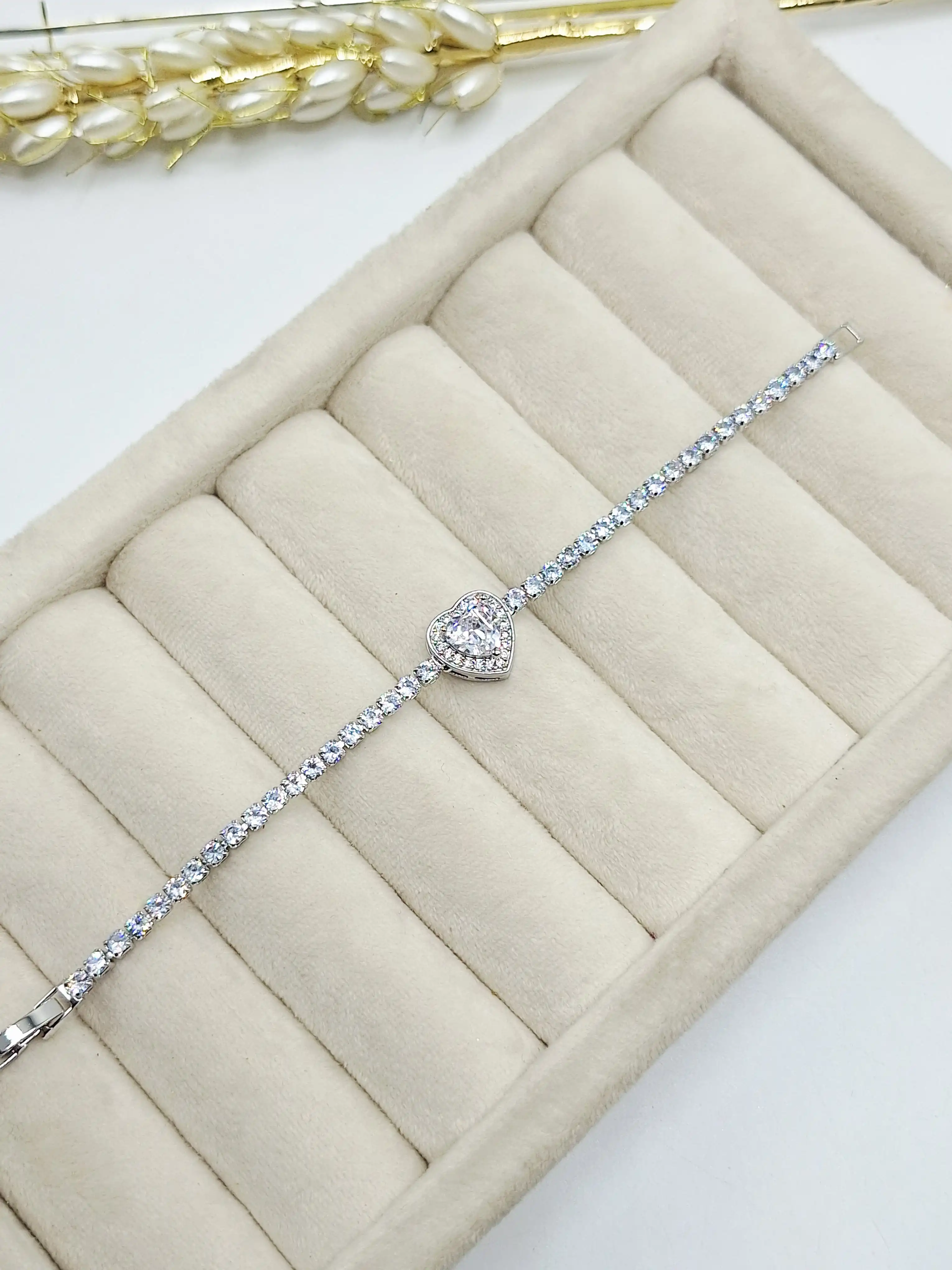 دستبند جواهری طرح قلب سفید نگین کاری شده  استیل رنگ ثابت
